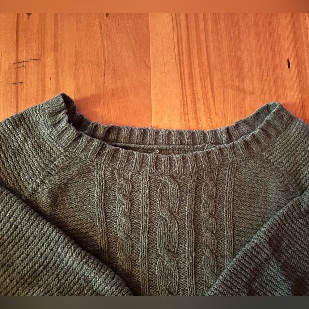 💚Green Wool blend fisherman’s knit sweater, size Large